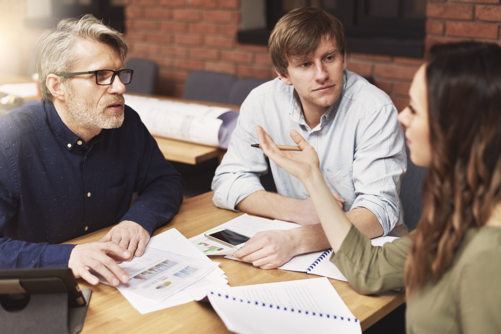 group-creative-people-analyzing-result-work.jpg сотрудники
