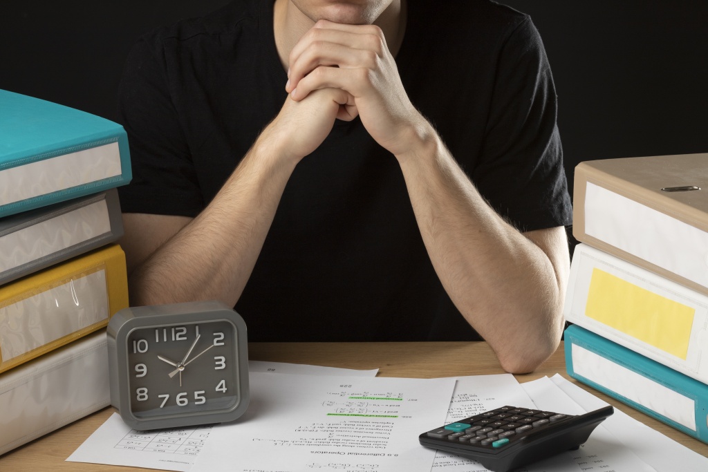 close-up-still-life-hard-exams.jpg документы